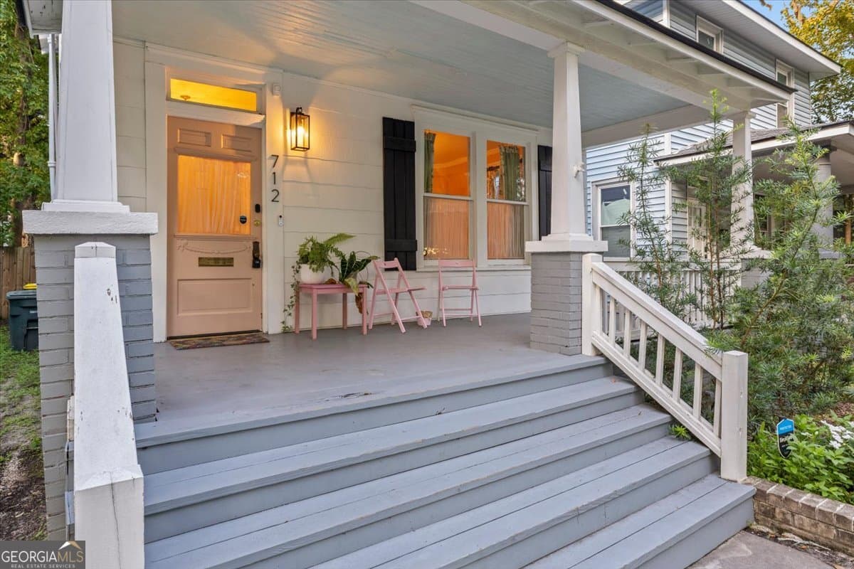 4 bedroom, 2 bathroom, 1,700 sq ft single family residence for sale at 712 E 37th Street, Savannah, GA 31401 — photo 2