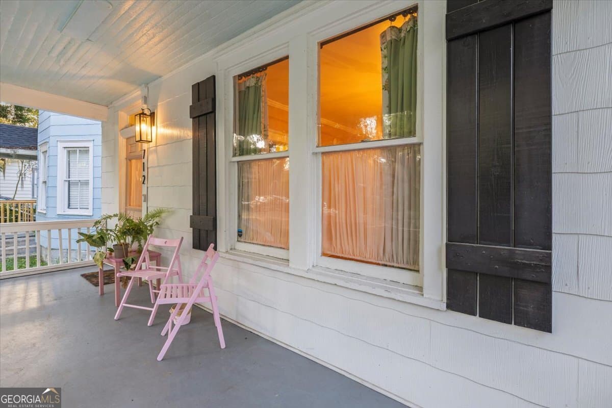 4 bedroom, 2 bathroom, 1,700 sq ft single family residence for sale at 712 E 37th Street, Savannah, GA 31401 — photo 3