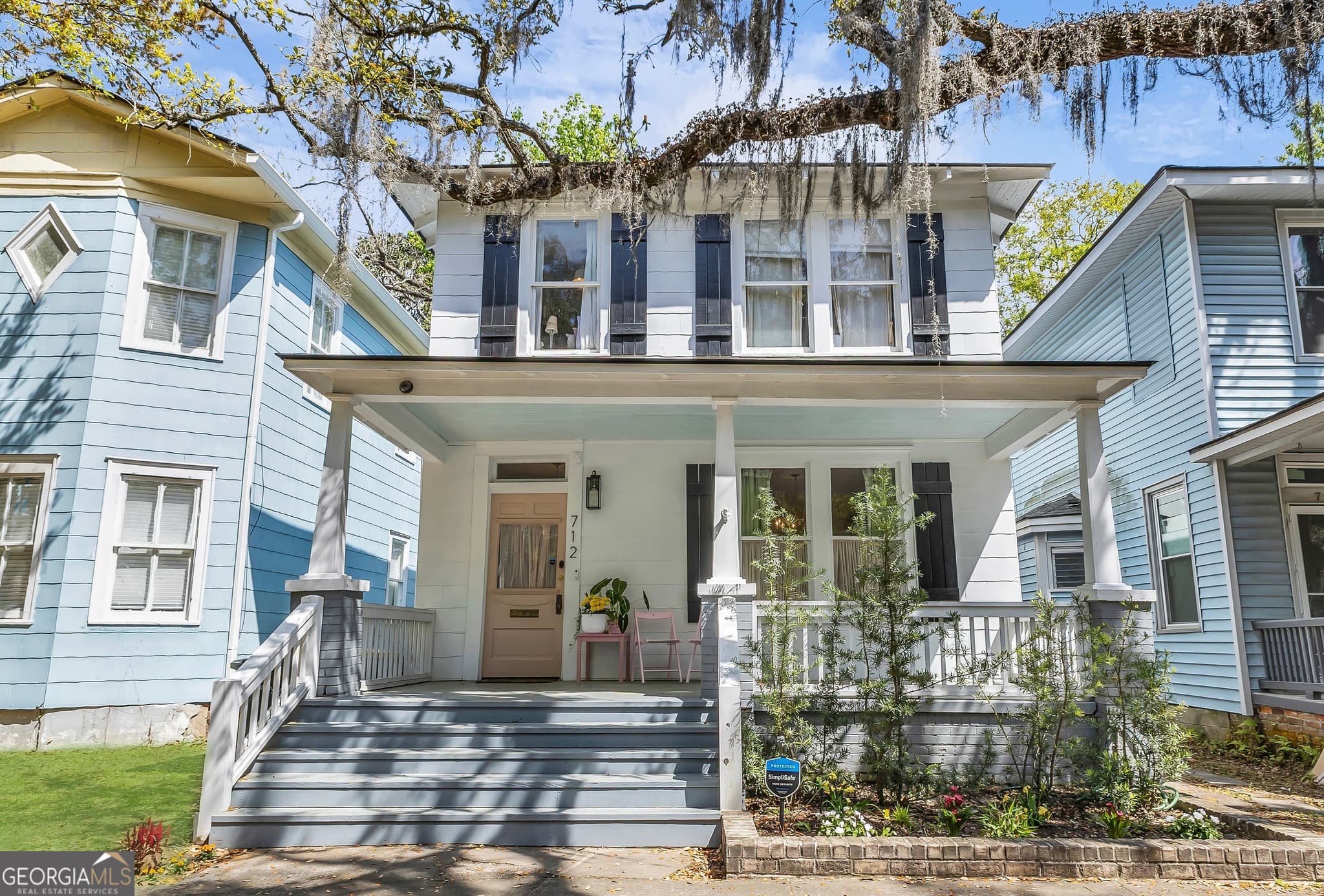4 bedroom, 2 bathroom, 1,700 sq ft single family residence for sale at 712 E 37th Street, Savannah, GA 31401 — photo 1 of 52