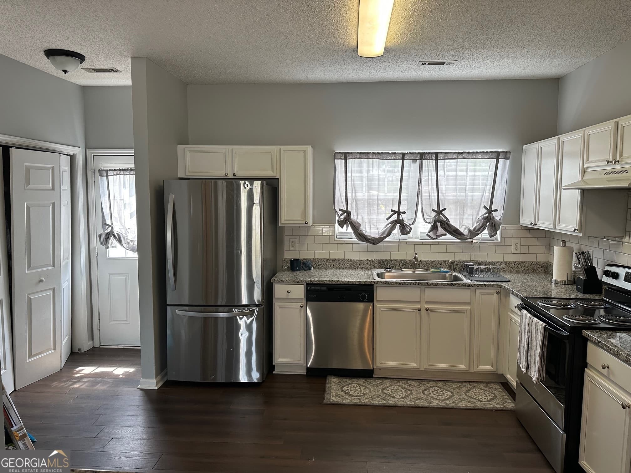 3 bedroom, 2.5 bathroom, 1,340 sq ft townhouse for sale at 3150 Oakley Place # 27, Union City, GA 30291 — photo 6