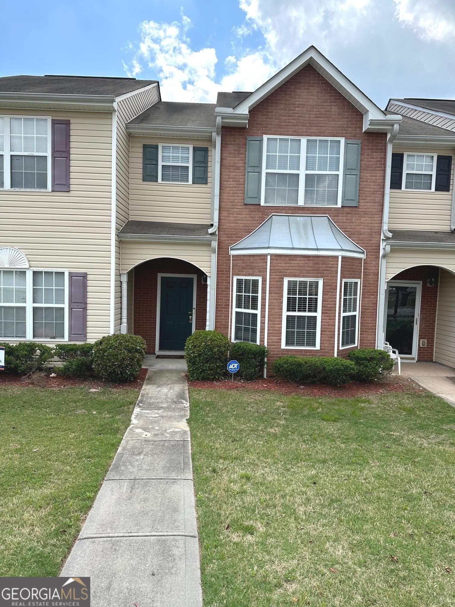 3 bedroom, 2.5 bathroom, 1,340 sq ft townhouse for sale at 3150 Oakley Place # 27, Union City, GA 30291 — photo 1 of 9