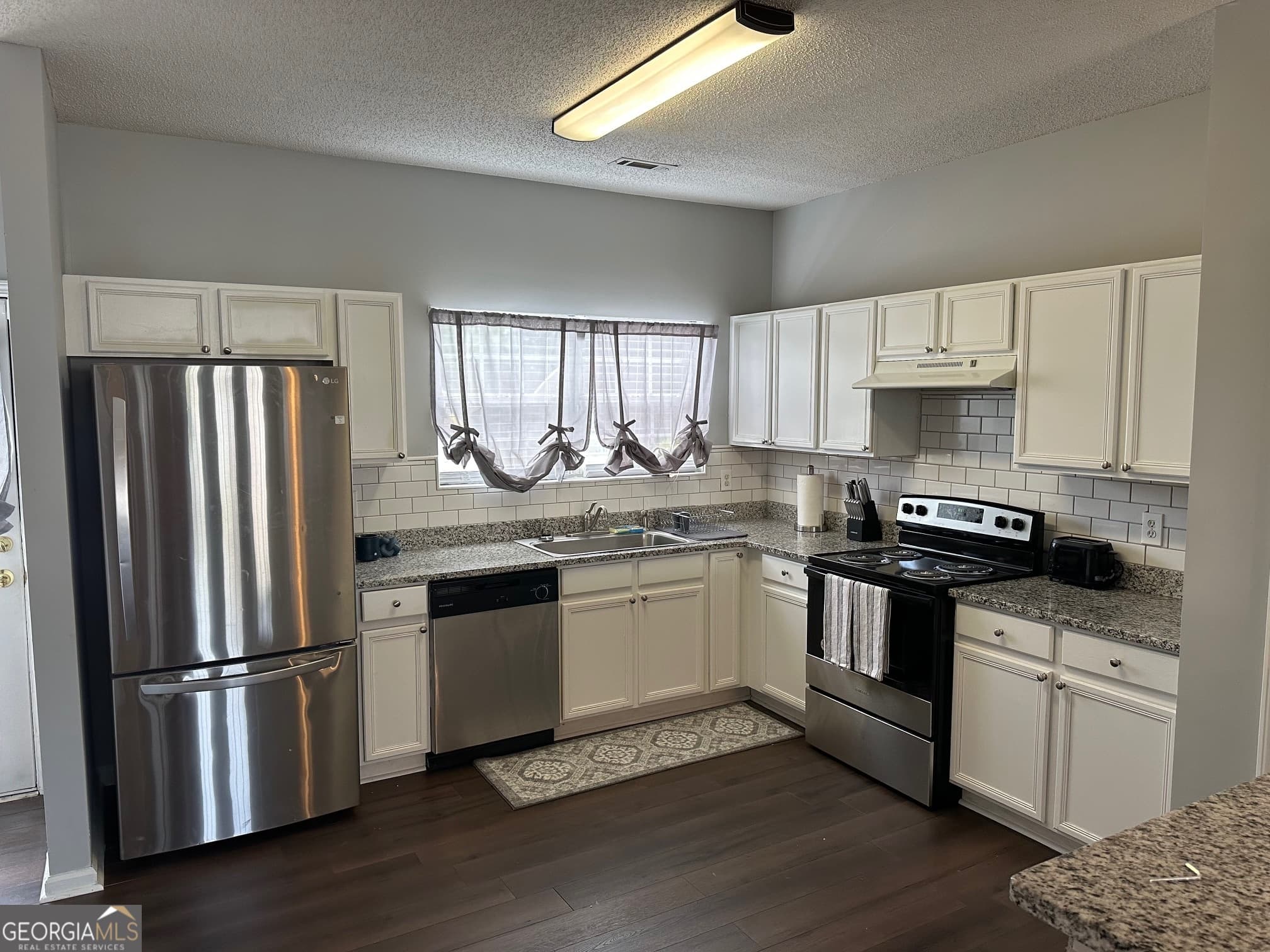 3 bedroom, 2.5 bathroom, 1,340 sq ft townhouse for sale at 3150 Oakley Place # 27, Union City, GA 30291 — photo 5