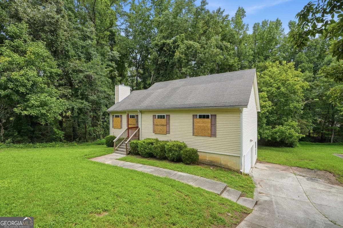 5 bedroom, 2.5 bathroom, 1,588 sq ft single family residence for sale at 6013 Radford Drive, Riverdale, GA 30296 — photo 2