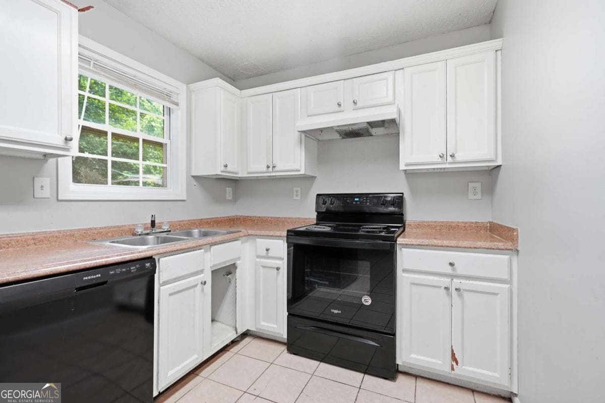 5 bedroom, 2.5 bathroom, 1,588 sq ft single family residence for sale at 6013 Radford Drive, Riverdale, GA 30296 — photo 8
