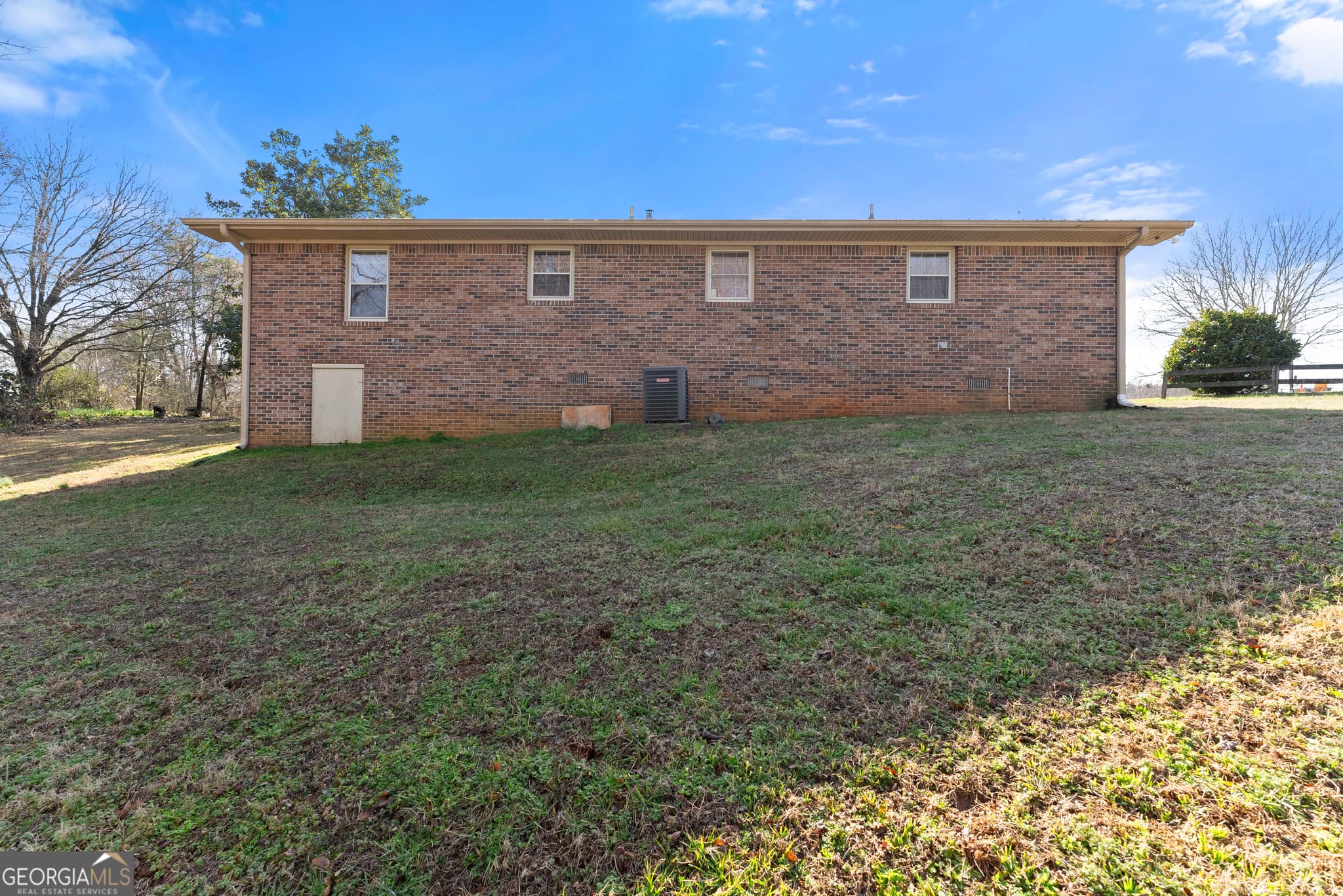 3 bedroom, 1 bathroom, 1,113 sq ft single family residence for sale at 431 Clover Leaf Road, Cleveland, GA 30528 — photo 2