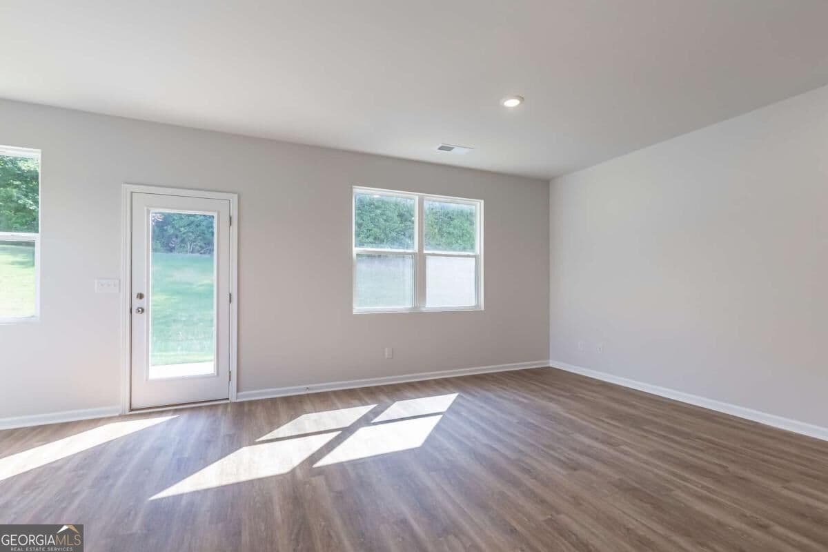 4 bedroom, 2.5 bathroom, 1,767 sq ft single family residence for sale at 1150 Earlywood Way, Monroe, GA 30655 — photo 7
