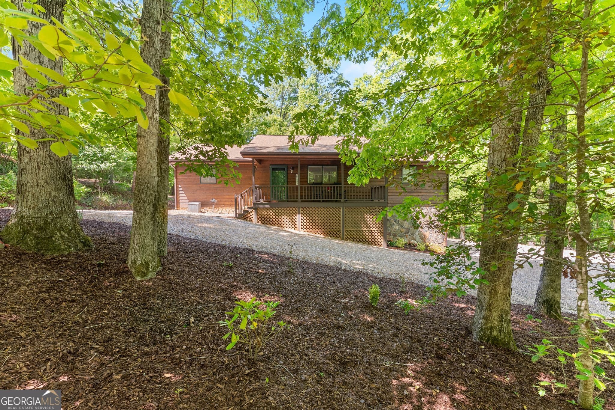 3 bedroom, 3 bathroom, 2,607 sq ft single family residence sold at 136 Twisting Ridge Trail, Demorest, GA 30535