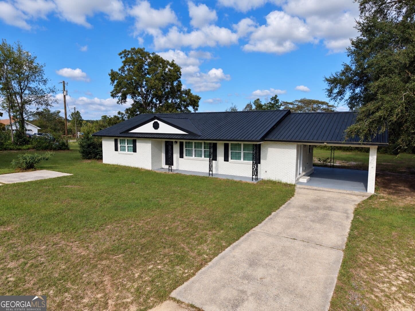 3 bedroom, 2 bathroom, 1,458 sq ft single family residence for sale at 3848 Hatch Parkway, Baxley, GA 31513