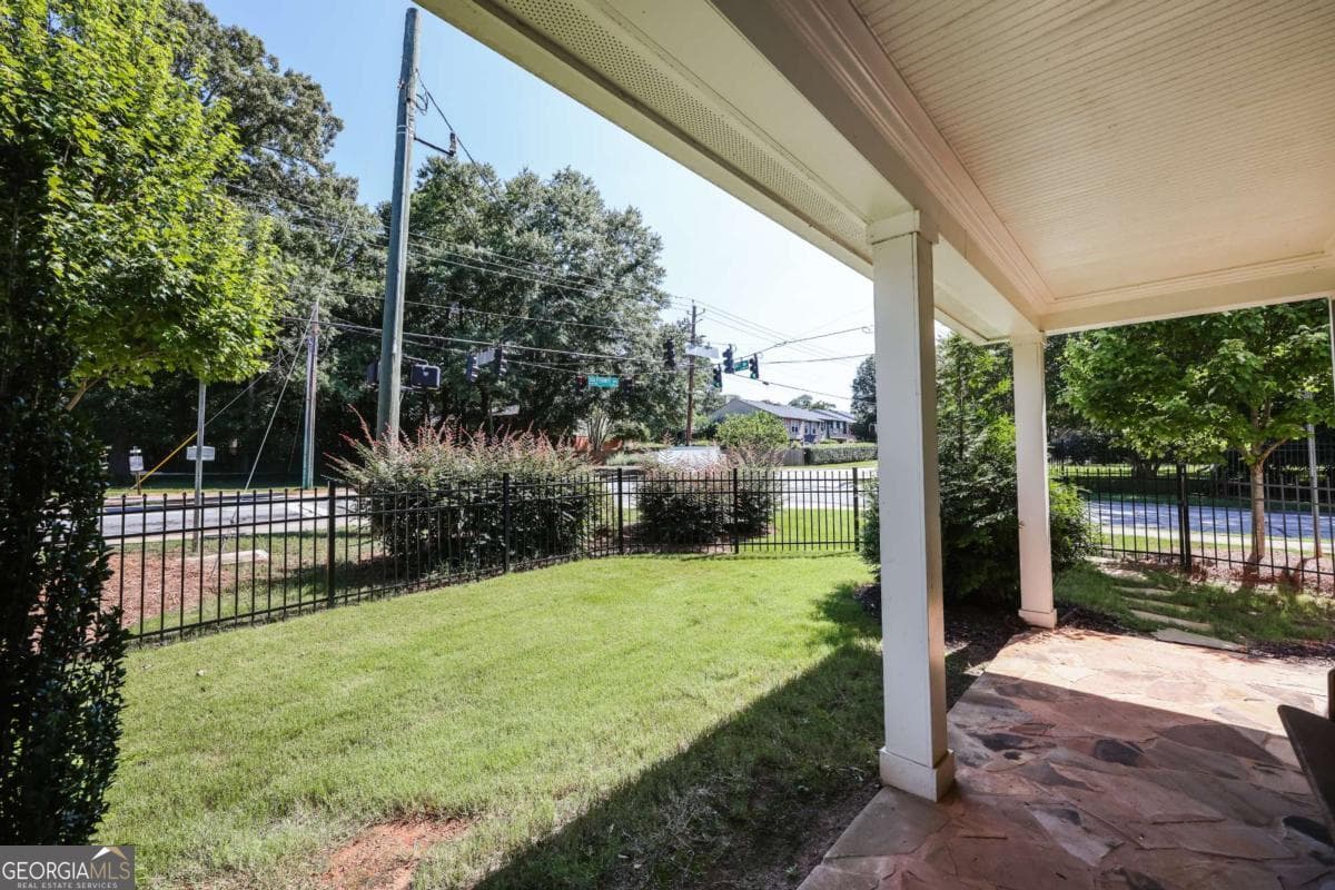 4 bedroom, 3 bathroom, 1,932 sq ft single family residence for sale at 655 Oglethorpe Avenue, Athens, GA 30606 — photo 3