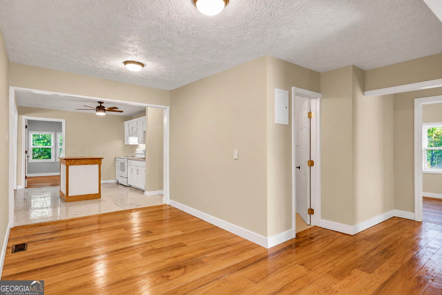4 bedroom, 2 bathroom, 1,690 sq ft single family residence for sale at 575 Laurelwood Drive, Tyrone, GA 30290 — photo 9
