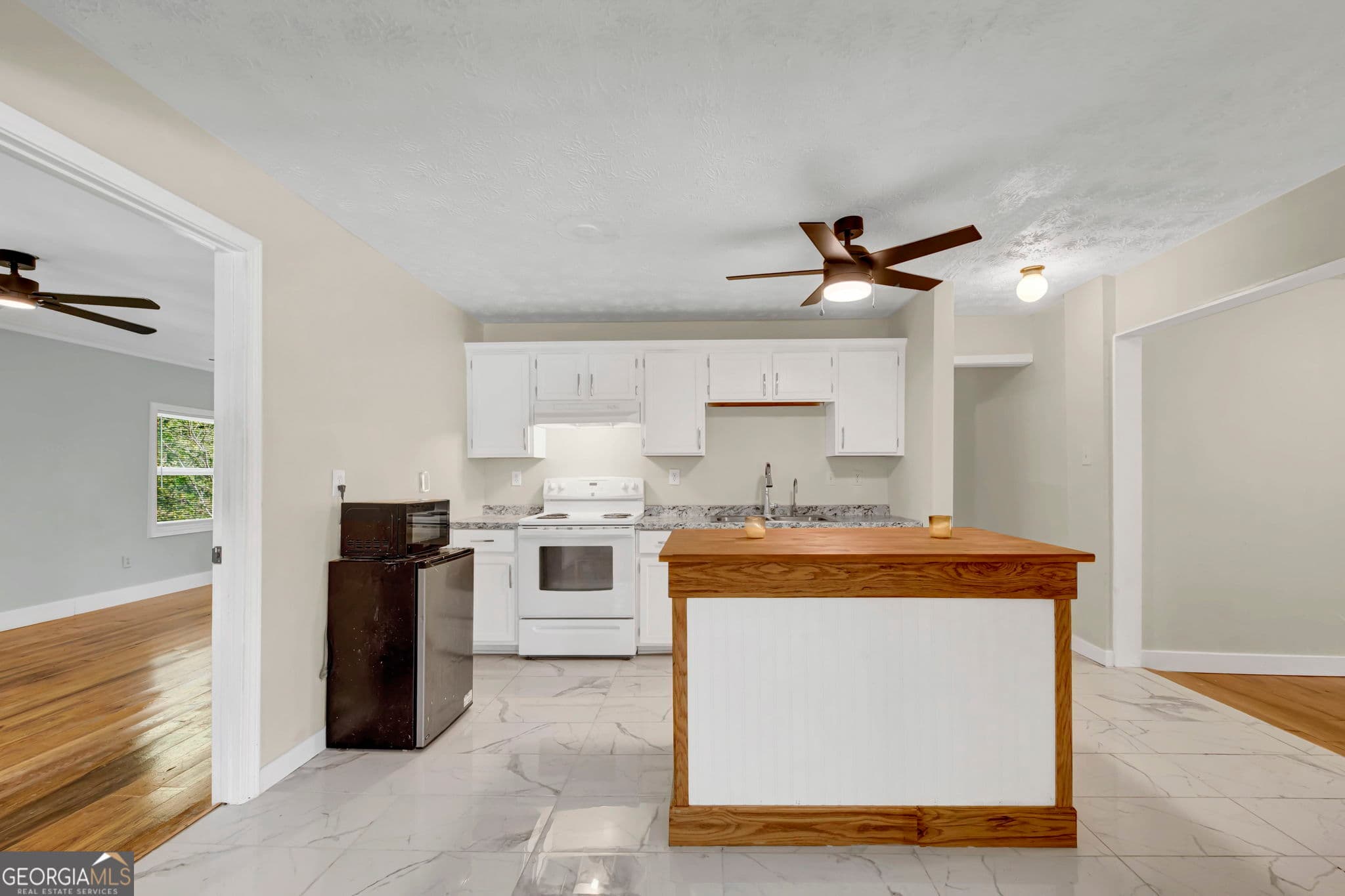 4 bedroom, 2 bathroom, 1,690 sq ft single family residence for sale at 575 Laurelwood Drive, Tyrone, GA 30290 — photo 10