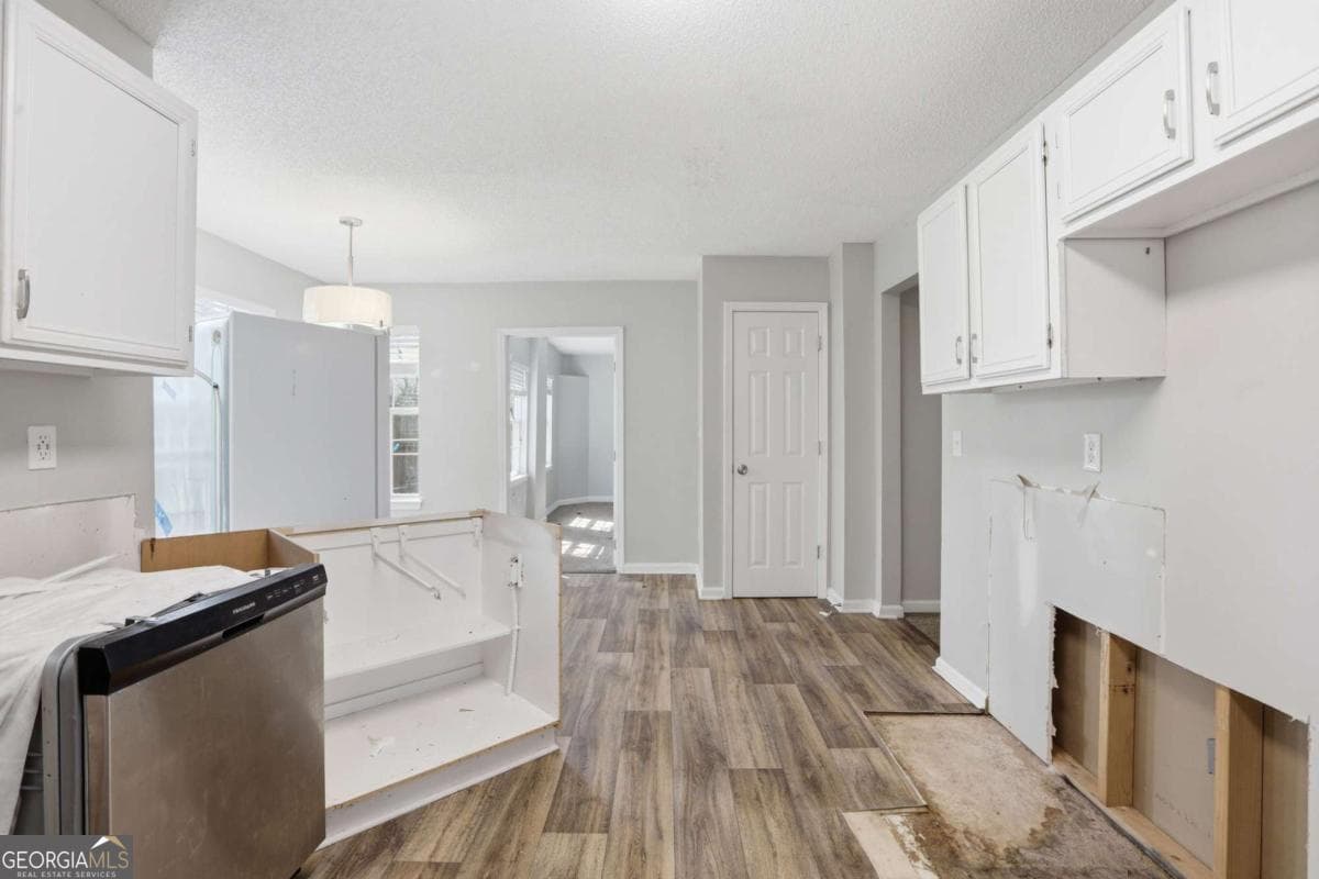 3 bedroom, 2.5 bathroom, 1,863 sq ft single family residence for sale at 1404 Chapel Hill Lane, Marietta, GA 30008 — photo 6