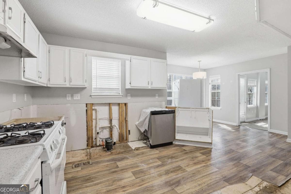 3 bedroom, 2.5 bathroom, 1,863 sq ft single family residence for sale at 1404 Chapel Hill Lane, Marietta, GA 30008 — photo 7