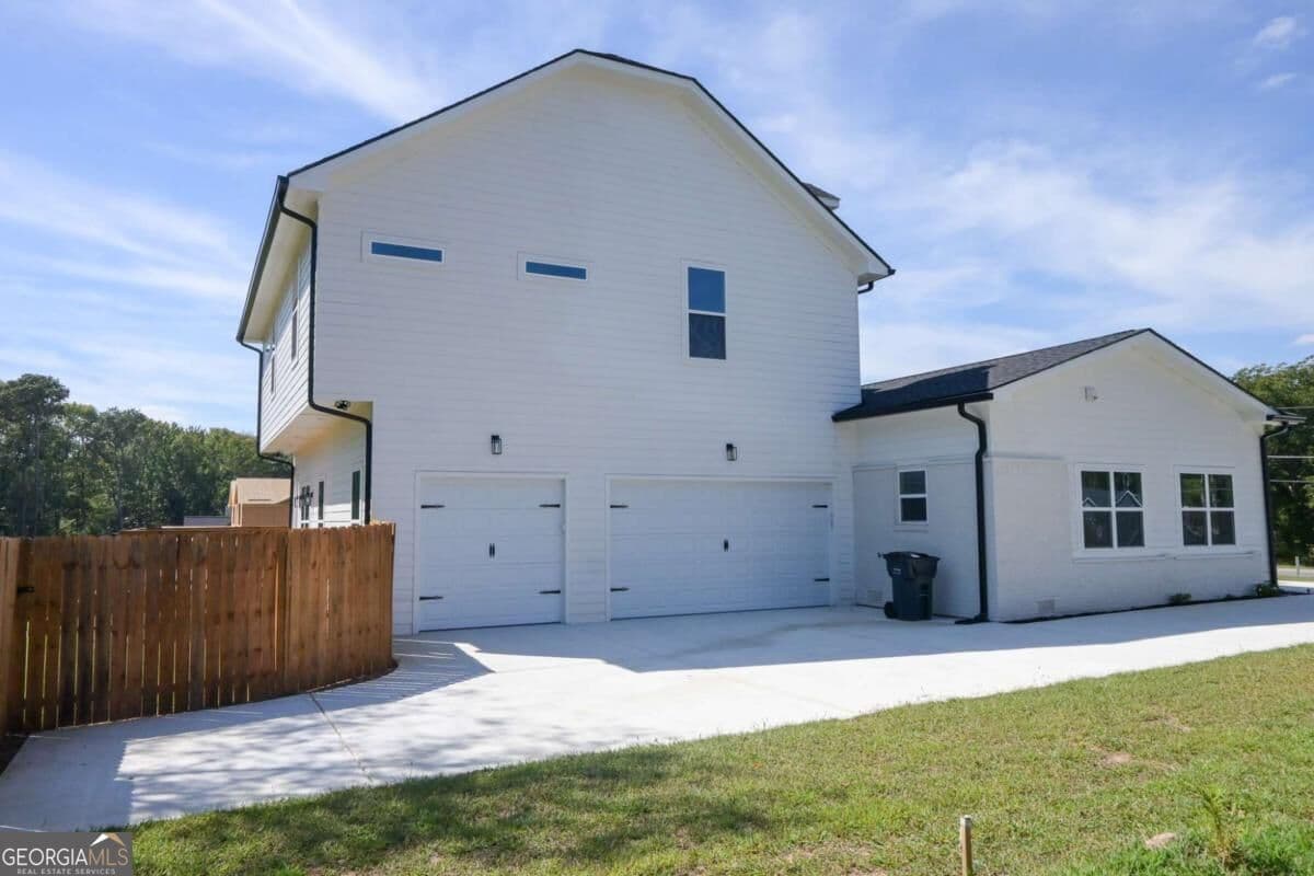4 bedroom, 3 bathroom, 3,186 sq ft single family residence for sale at 518 Hoke Okelly Mill Road, Loganville, GA 30052 — photo 4
