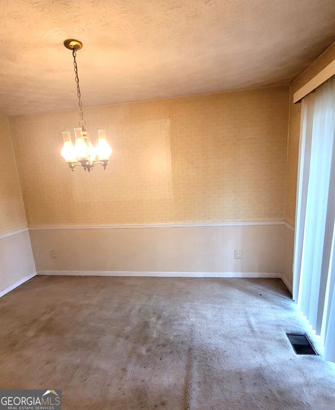 4 bedroom, 2 bathroom, 1,948 sq ft single family residence for sale at 3565 Charlotte Drive, Rex, GA 30273 — photo 7