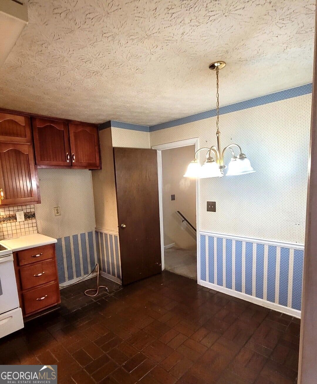 4 bedroom, 2 bathroom, 1,948 sq ft single family residence for sale at 3565 Charlotte Drive, Rex, GA 30273 — photo 9