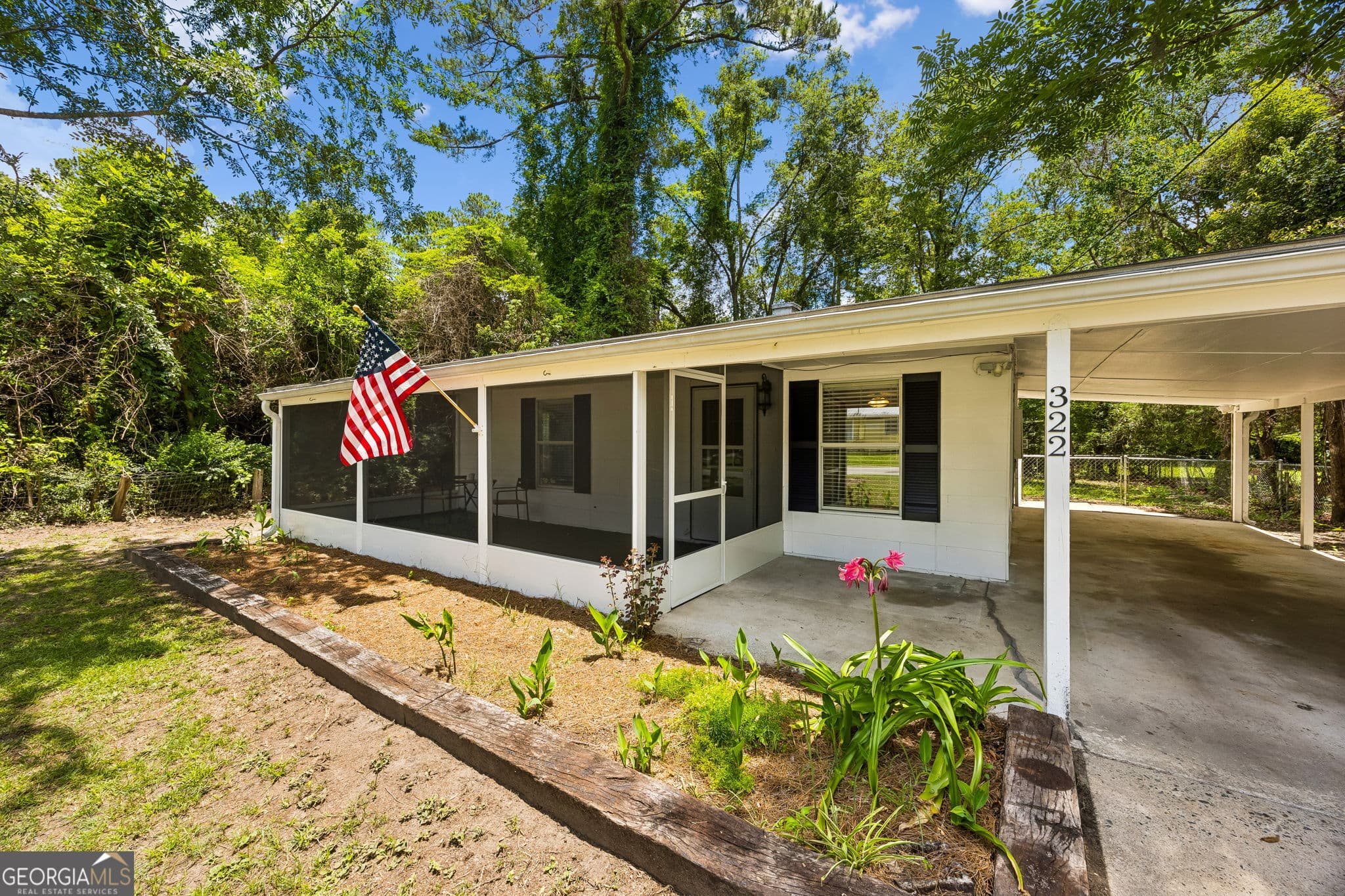 2 bedroom, 1 bathroom, 750 sq ft single family residence for sale at 322 N Satilla Street, Kingsland, GA 31548 — photo 2