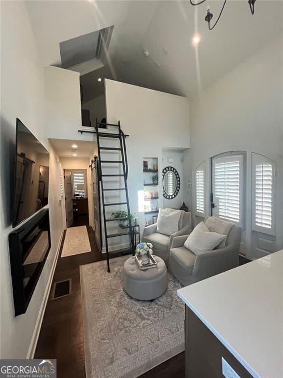1 bedroom, 1 bathroom, 565 sq ft single family residence for sale at 155 Central Avenue, Fayetteville, GA 30214 — photo 5