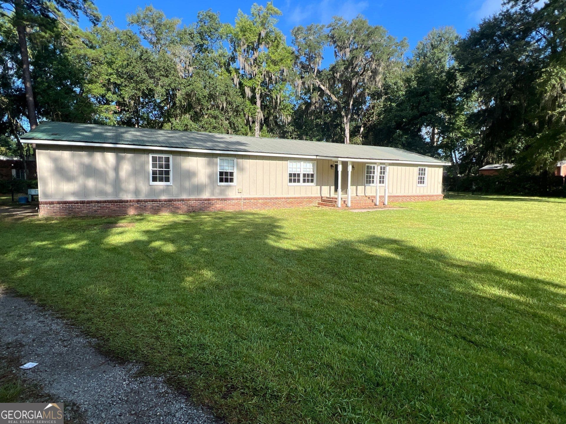4 bedroom, 3 bathroom, 2,072 sq ft single family residence for rent at 510 S May Street, Kingsland, GA 31548 for $1,850 a month
