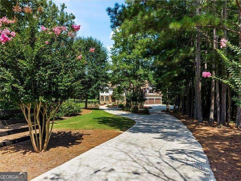 6 bedroom, 7 bathroom, 5,682 sq ft single family residence for sale at 103 Townsend Pass, Alpharetta, GA 30004 — photo 5