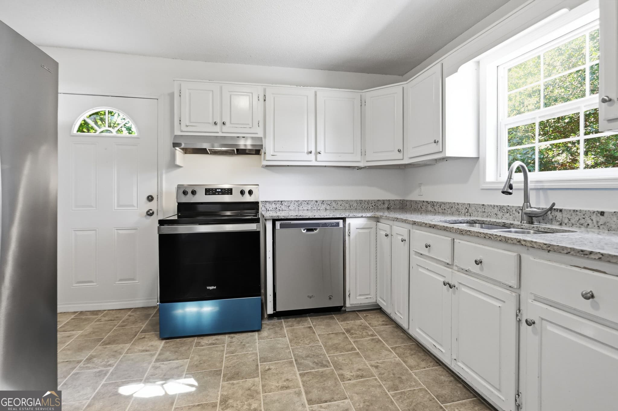 2 bedroom, 1 bathroom, 1,186 sq ft single family residence for sale at 140 Triple D Drive, Adairsville, GA 30103 — photo 2