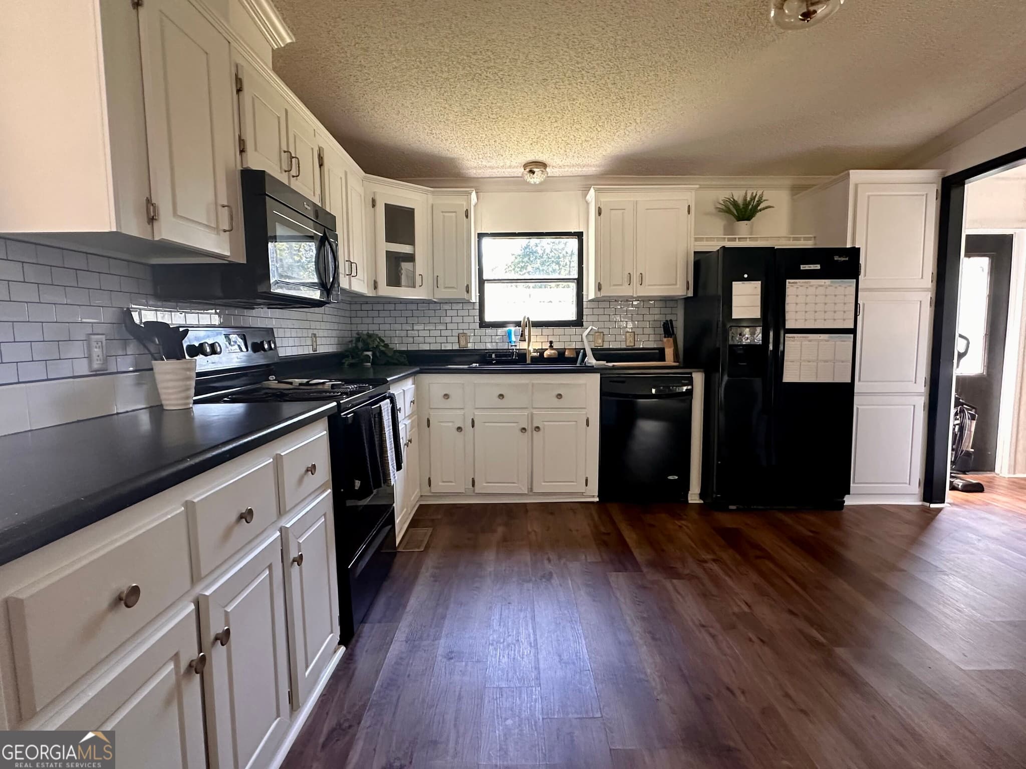 4 bedroom, 2 bathroom, 2,432 sq ft manufactured home,single family residence for sale at 293 Winding Way Drive, Jeffersonville, GA 31044 — photo 4