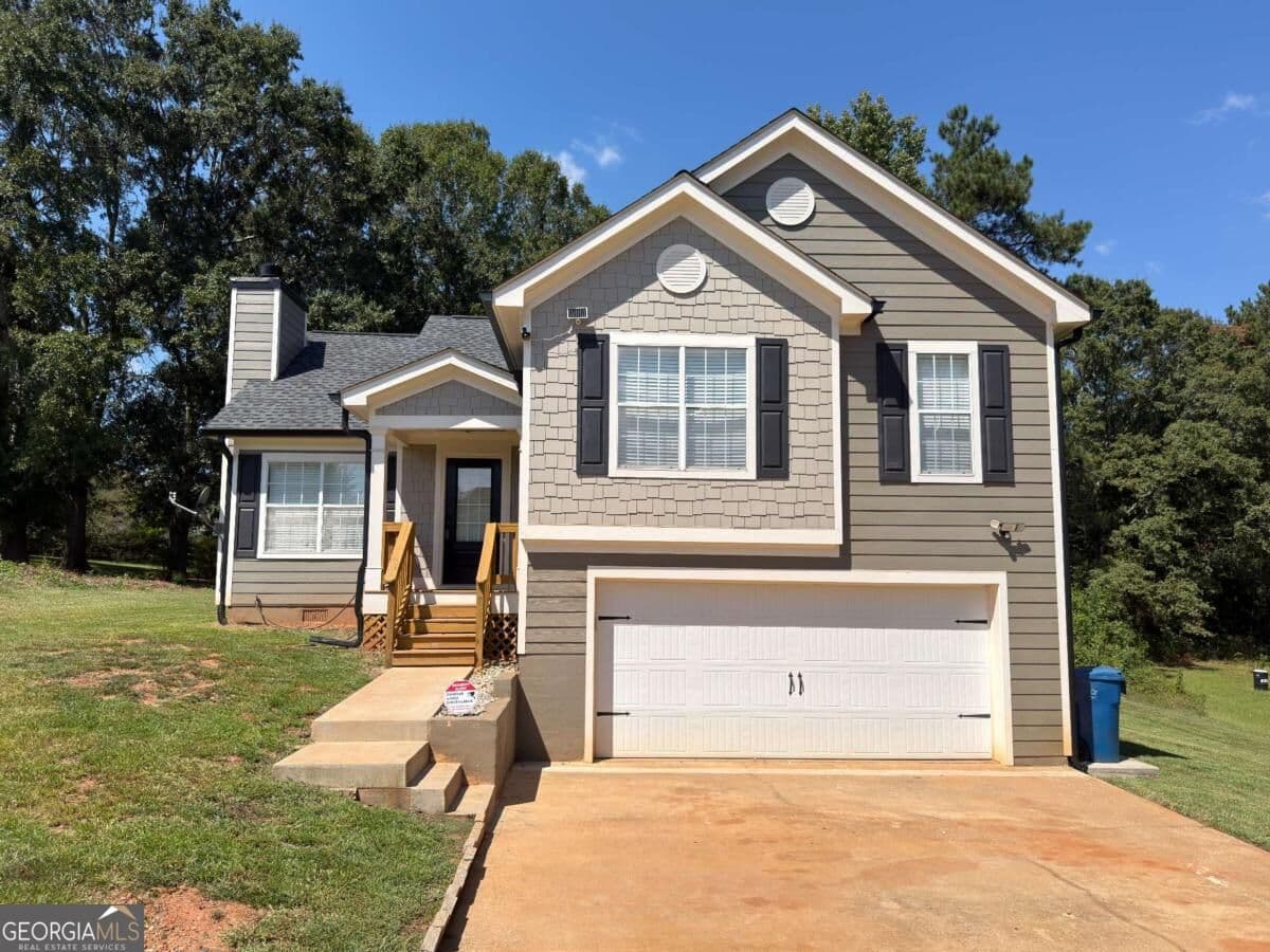 3 bedroom, 2 bathroom single family residence for rent at 252 Thorn Brook Circle, Bethlehem, GA 30620 for $2,000 a month — photo 1 of 11