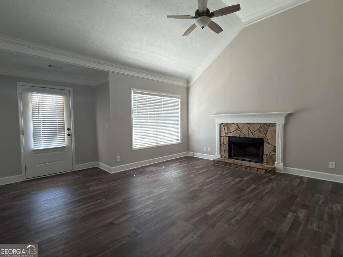 3 bedroom, 2 bathroom single family residence for rent at 252 Thorn Brook Circle, Bethlehem, GA 30620 for $2,000 a month — photo 4