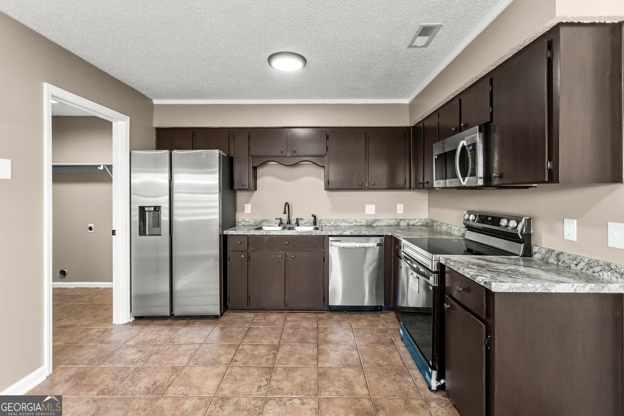 3 bedroom, 2 bathroom, 1,164 sq ft single family residence under contract at 662 Windhaven Drive, Hinesville, GA 31313 — photo 7