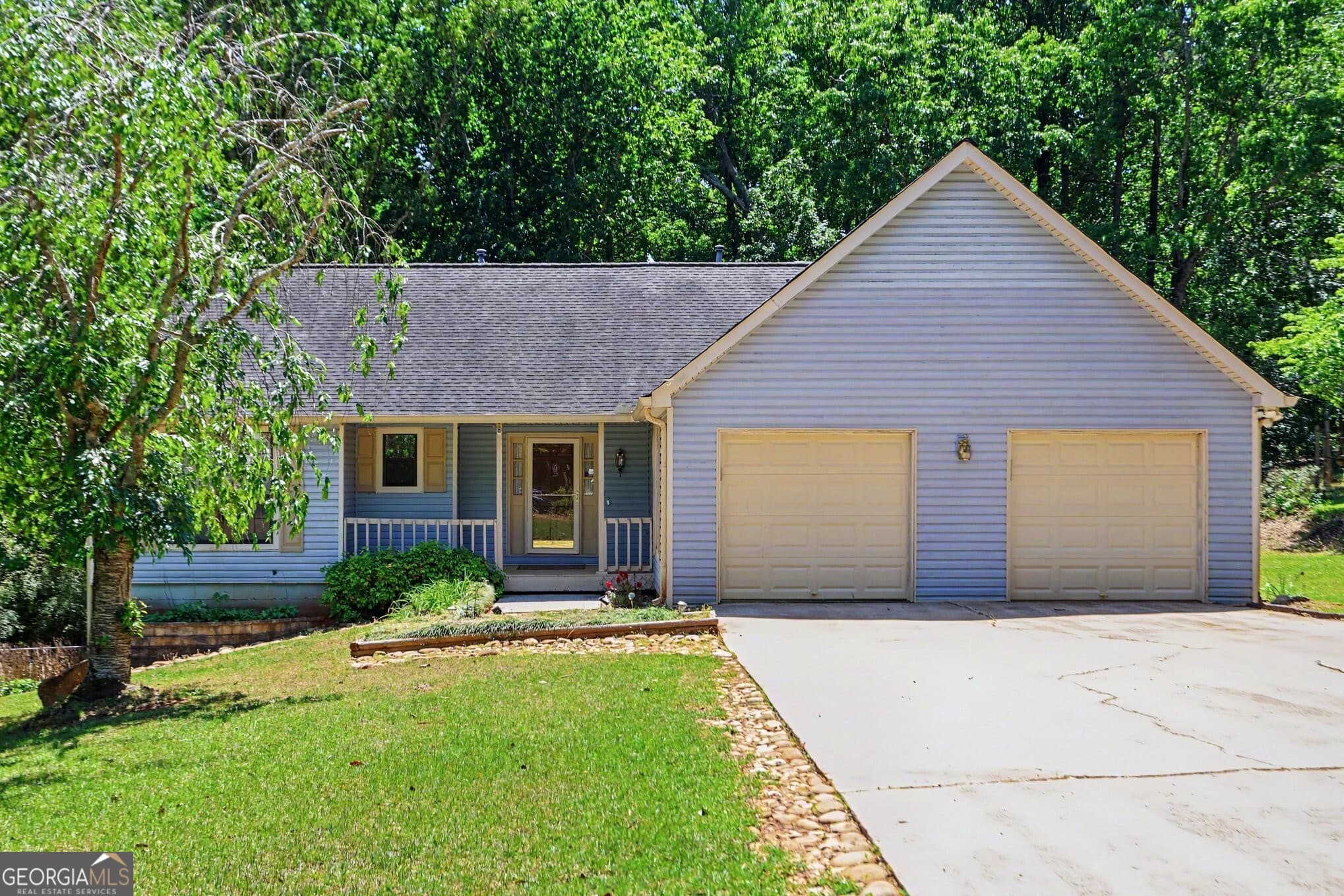 3 bedroom, 2 bathroom, 1,986 sq ft single family residence sold at 5613 YEAGER RIDGE Drive, Douglasville, GA 30135