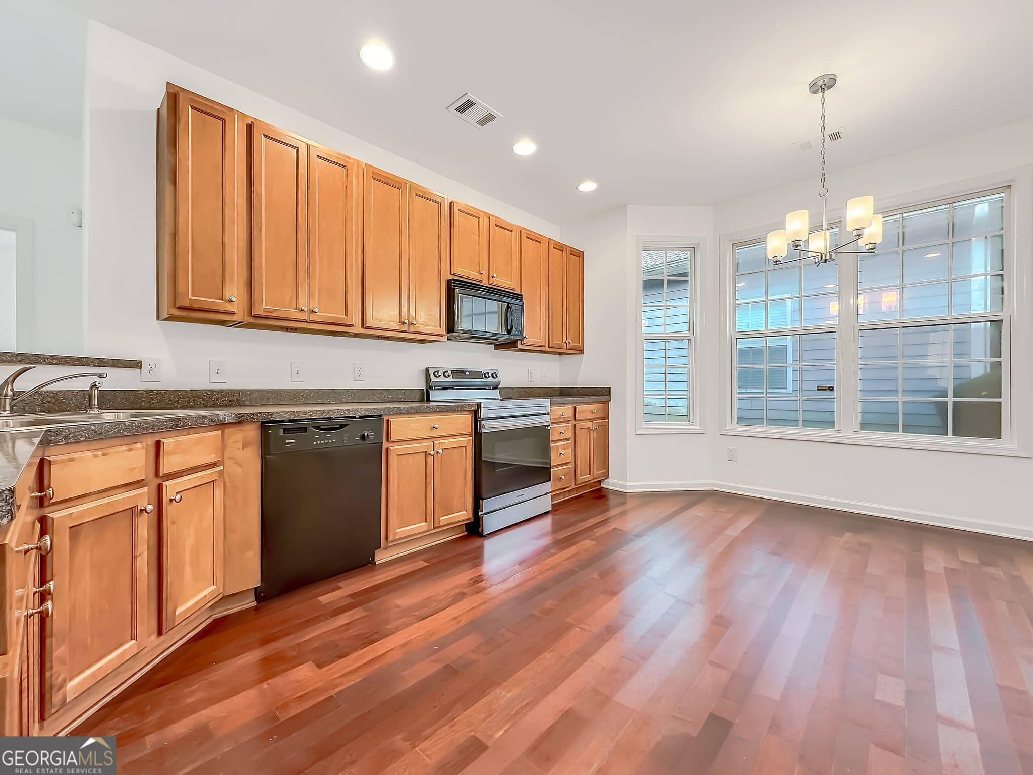 3 bedroom, 2.5 bathroom, 2,043 sq ft single family residence for sale at 6101 Park Close, Fairburn, GA 30213 — photo 7