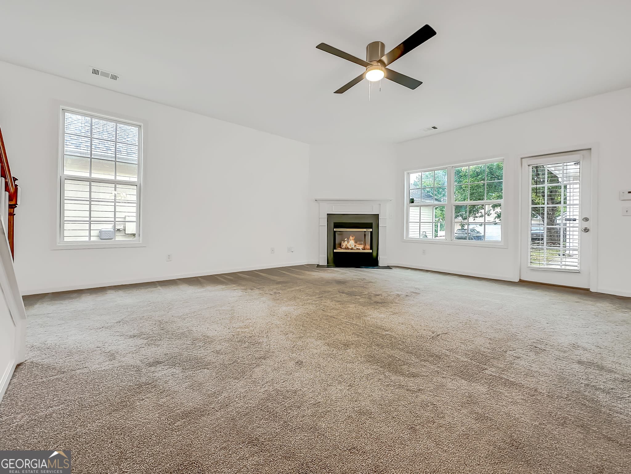 3 bedroom, 2.5 bathroom, 2,043 sq ft single family residence for sale at 6101 Park Close, Fairburn, GA 30213 — photo 3