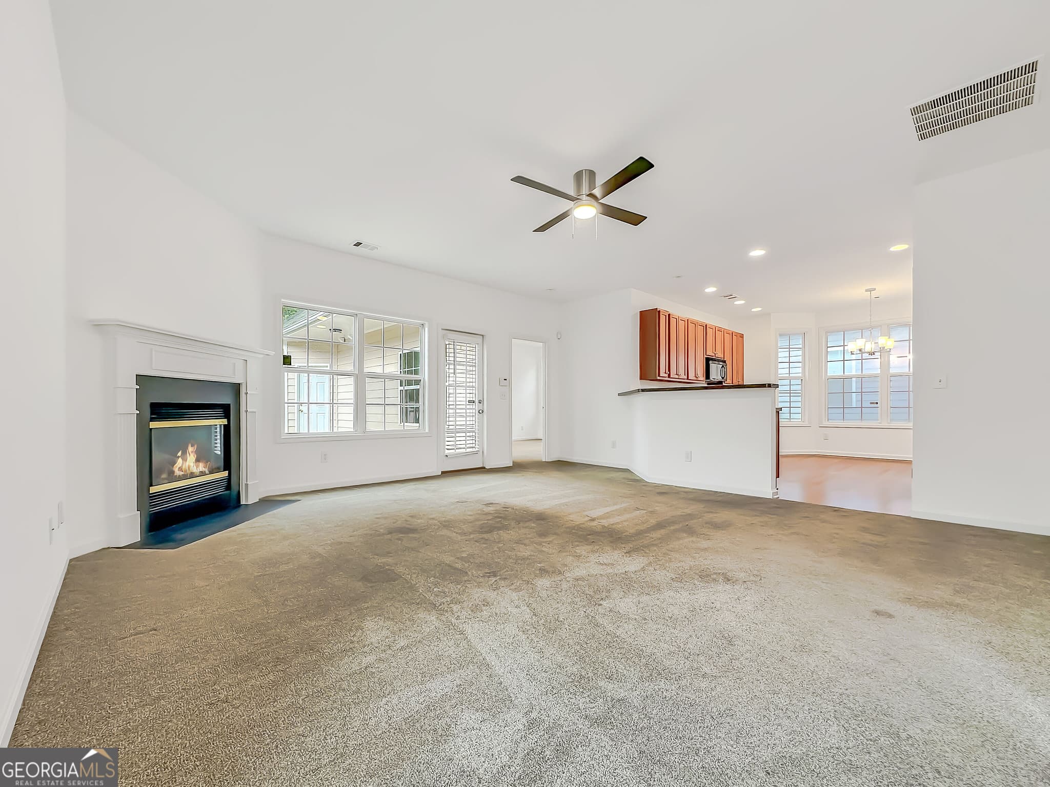 3 bedroom, 2.5 bathroom, 2,043 sq ft single family residence for sale at 6101 Park Close, Fairburn, GA 30213 — photo 4
