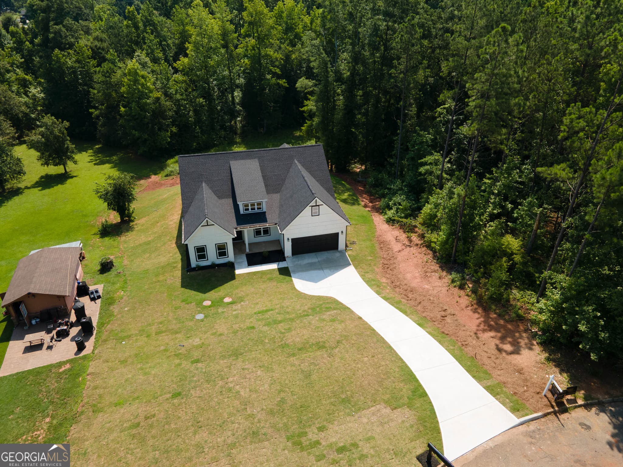 3 bedroom, 2 bathroom, 2,068 sq ft single family residence for sale at 186 Connally Place, Griffin, GA 30223 — photo 6