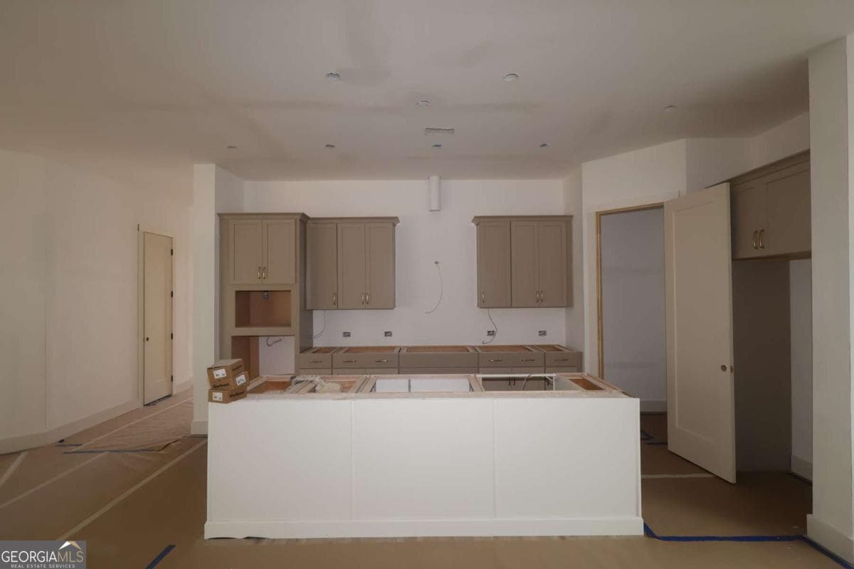3 bedroom, 2 bathroom, 1,893 sq ft single family residence for sale at 1406 Autumn Lake Drive, Gainesville, GA 30504 — photo 6