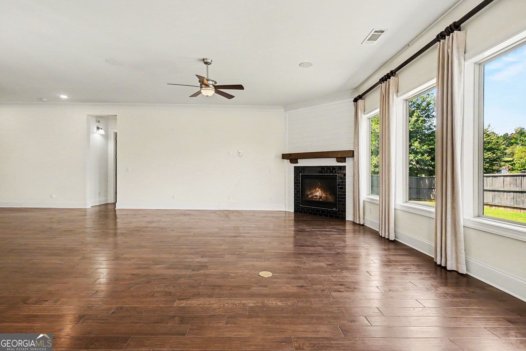 3 bedroom, 2.5 bathroom, 2,688 sq ft single family residence for sale at 105 Sheridan Drive, Woodstock, GA 30189 — photo 5