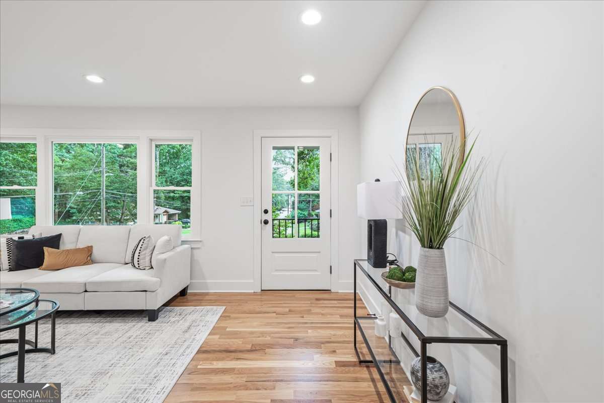 3 bedroom, 2 bathroom, 1,526 sq ft single family residence for sale at 1875 Ravenwood Way, Atlanta, GA 30329 — photo 4