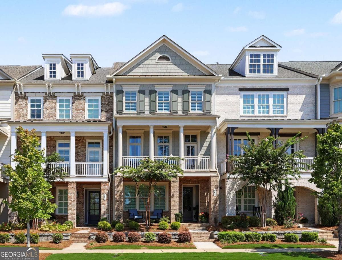 3 bedroom, 3.5 bathroom, 2,624 sq ft townhouse for sale at 965 South On Main, Woodstock, GA 30188 — photo 2