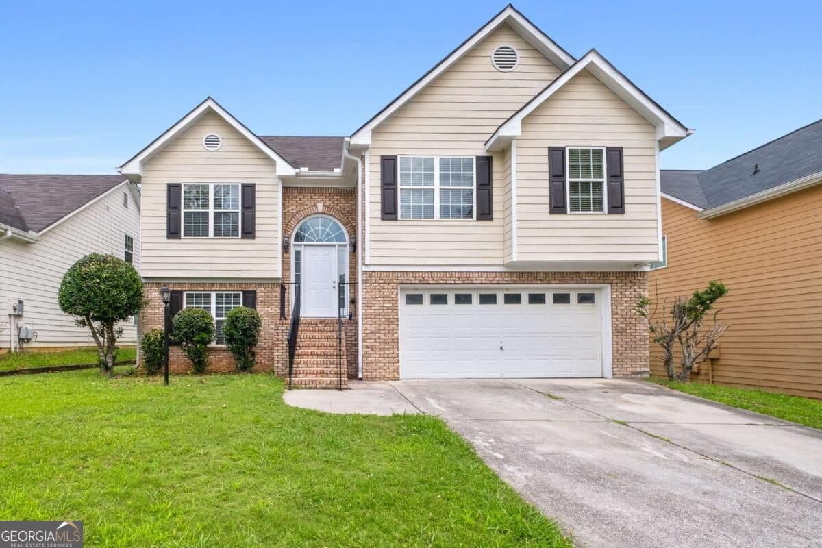 5 bedroom, 2.5 bathroom, 2,639 sq ft single family residence for sale at 2323 Crimson Creek Lane, Snellville, GA 30078 — photo 1 of 36