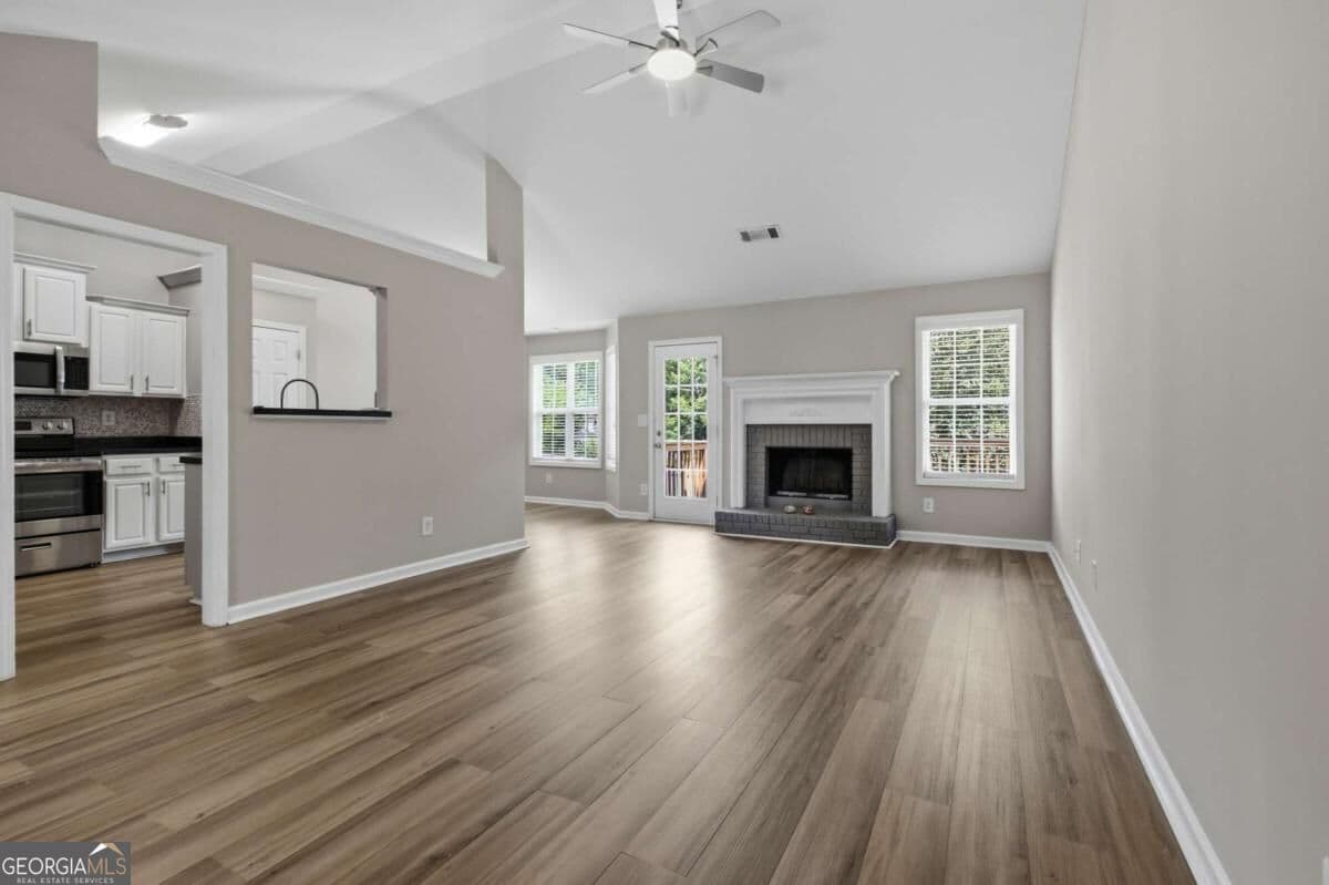 5 bedroom, 2.5 bathroom, 2,639 sq ft single family residence for sale at 2323 Crimson Creek Lane, Snellville, GA 30078 — photo 5
