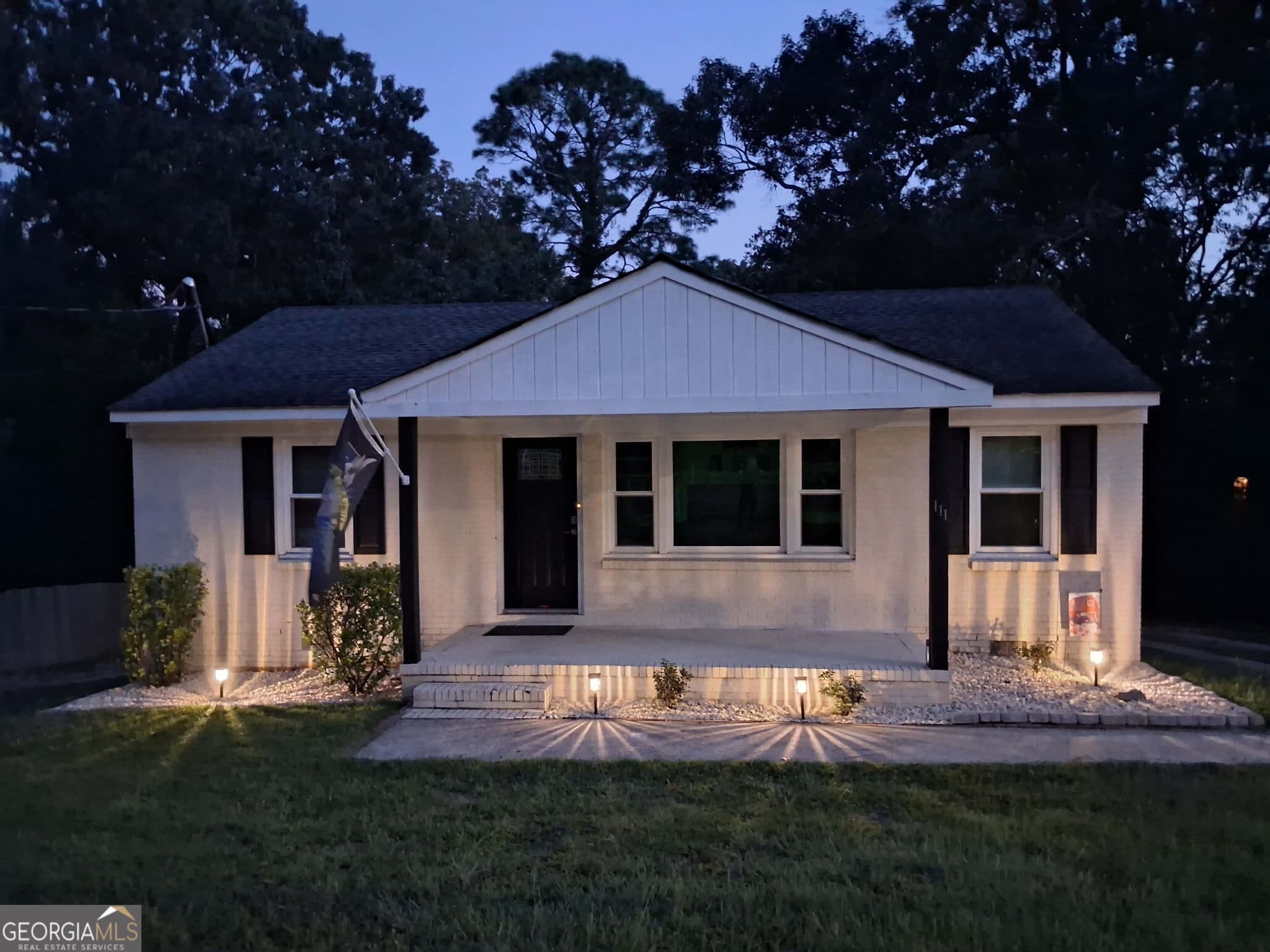 3 bedroom, 1 bathroom, 988 sq ft single family residence for sale at 111 Benton Avenue, Warner Robins, GA 31088 — photo 2