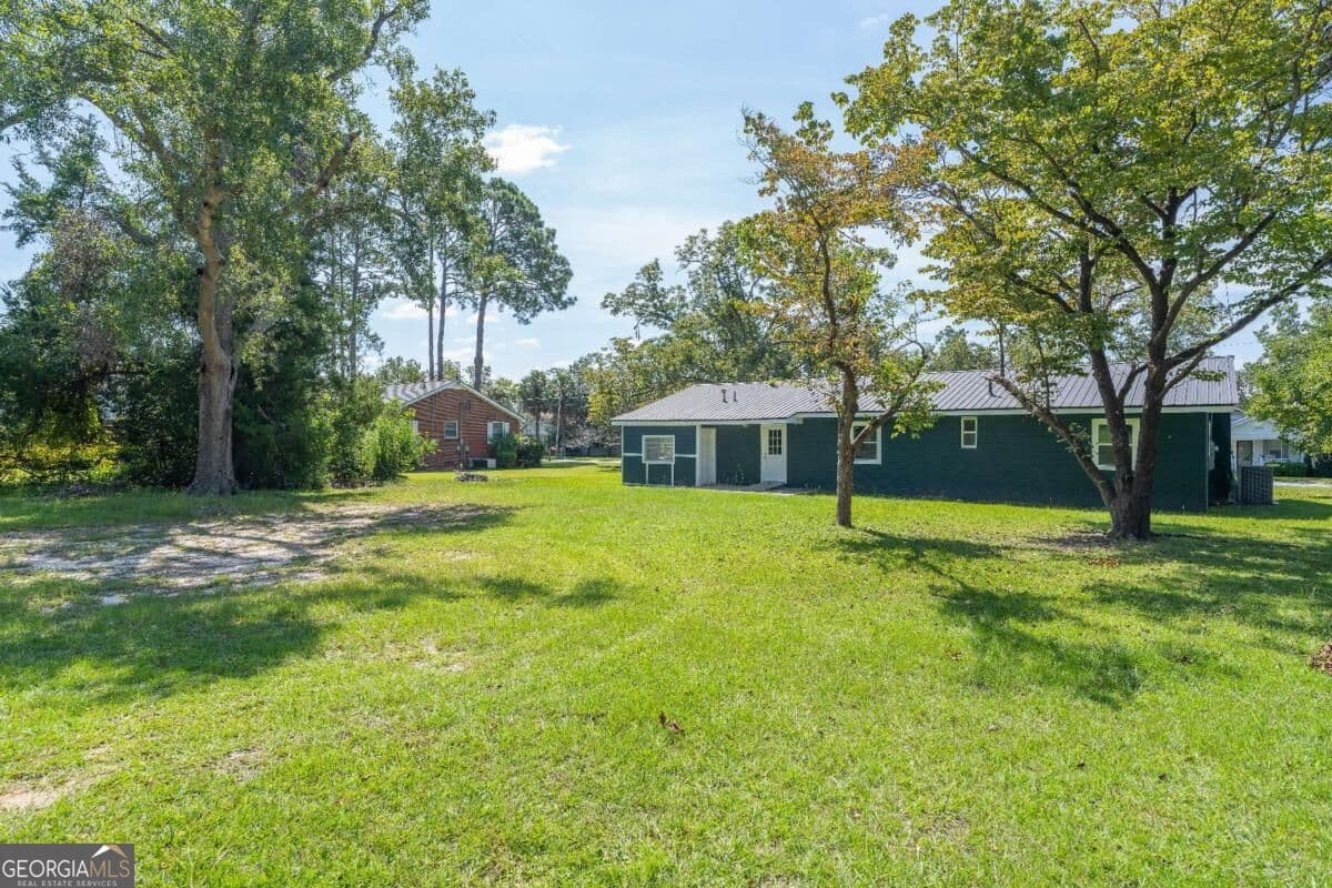 4 bedroom, 2 bathroom, 2,042 sq ft single family residence for sale at 210 W Graham Street, Mcrae-Helena, GA 31055 — photo 6