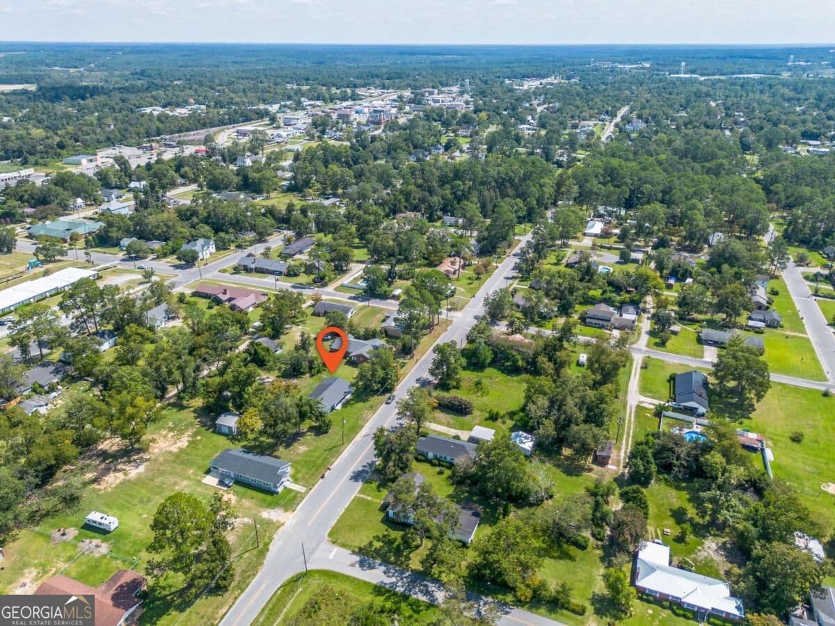 4 bedroom, 2 bathroom, 2,042 sq ft single family residence for sale at 210 W Graham Street, Mcrae-Helena, GA 31055 — photo 7