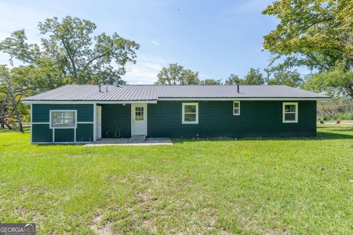 4 bedroom, 2 bathroom, 2,042 sq ft single family residence for sale at 210 W Graham Street, Mcrae-Helena, GA 31055 — photo 4