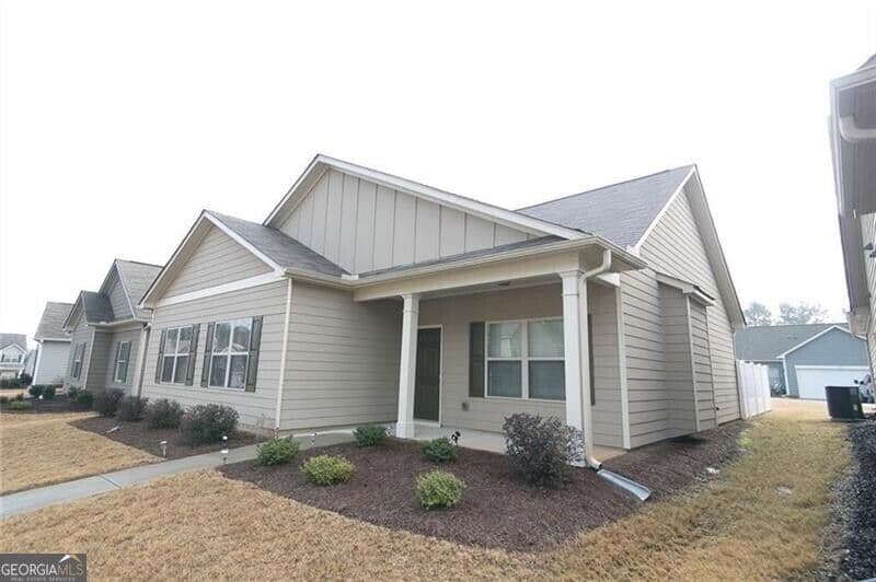 3 bedroom, 2 bathroom, 1,594 sq ft single family residence for rent at 730 Walnut Woods Drive, Braselton, GA 30517 for $1,929 a month — photo 2