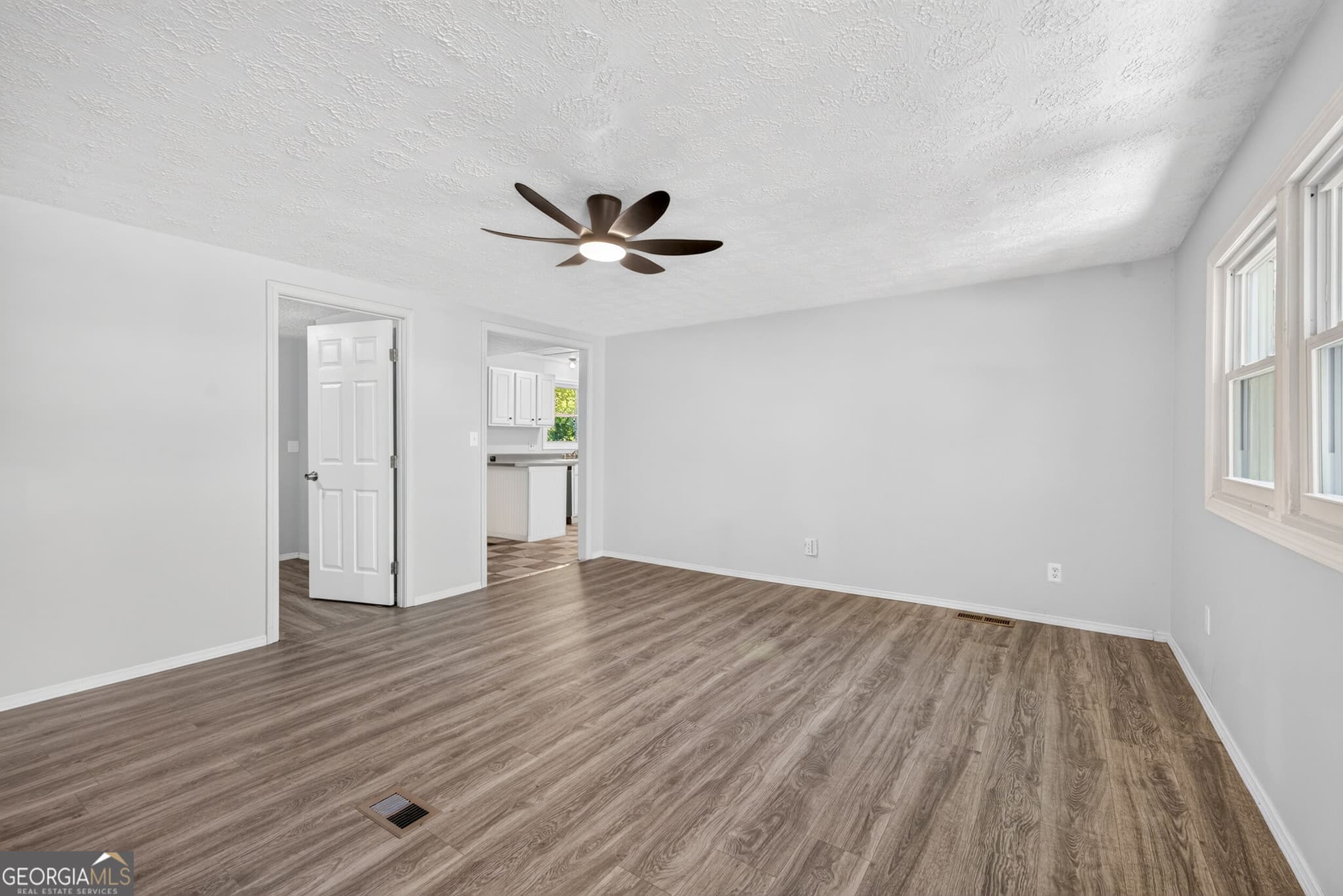 2 bedroom, 1 bathroom, 1,056 sq ft manufactured home,single family residence for sale at 342 Phillips Circle, Royston, GA 30662 — photo 3
