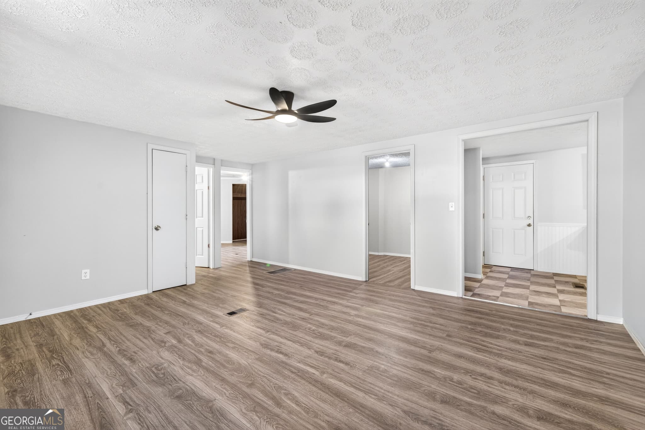 2 bedroom, 1 bathroom, 1,056 sq ft manufactured home,single family residence for sale at 342 Phillips Circle, Royston, GA 30662 — photo 4