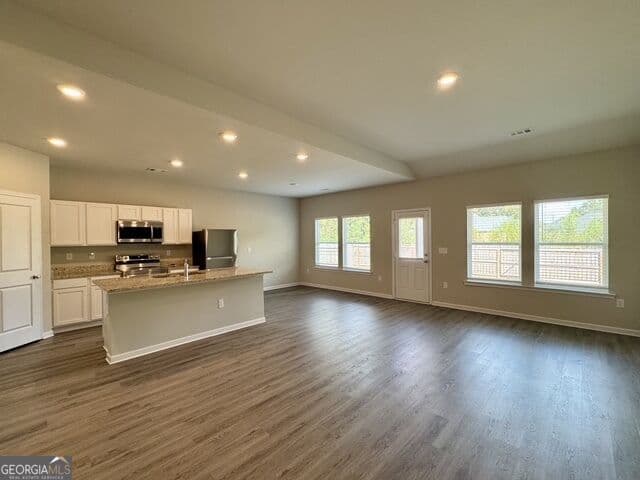 4 bedroom, 3 bathroom, 1,956 sq ft single family residence for sale at 707 Georgian Walk, Byron, GA 31008 — photo 6