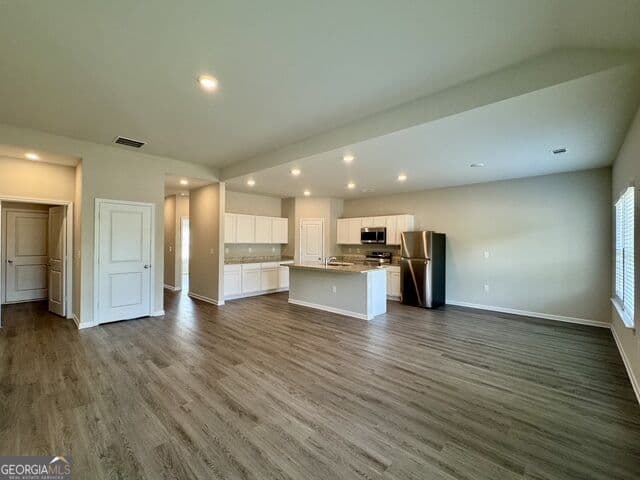 4 bedroom, 3 bathroom, 1,956 sq ft single family residence for sale at 707 Georgian Walk, Byron, GA 31008 — photo 7
