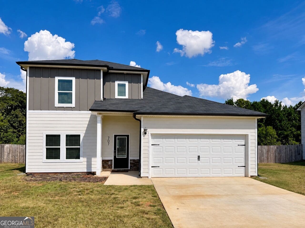 4 bedroom, 3 bathroom, 1,956 sq ft single family residence for sale at 707 Georgian Walk, Byron, GA 31008